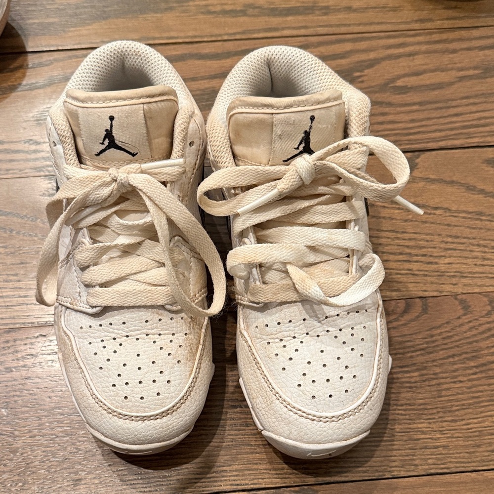 Nike Jordan 1 low cleats